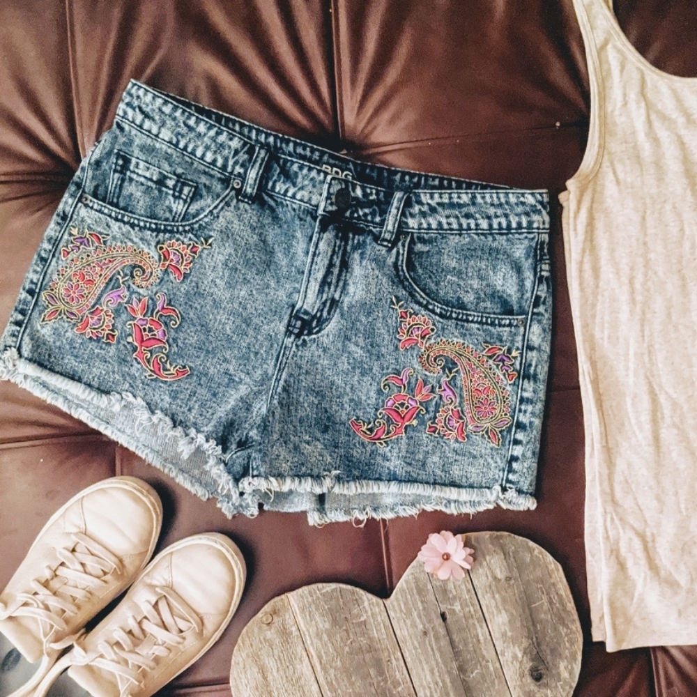 BDG Distressed Embroidered Boho Denim Shorts 29w